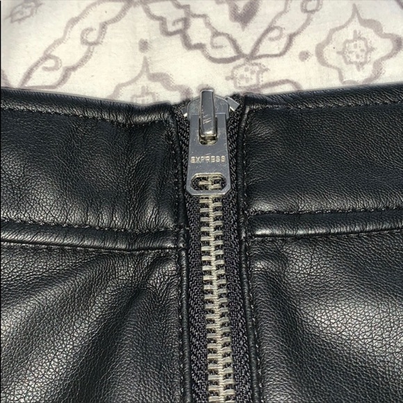 Express leather skirt size 00. Fits like a small size. - Picture 3 of 3